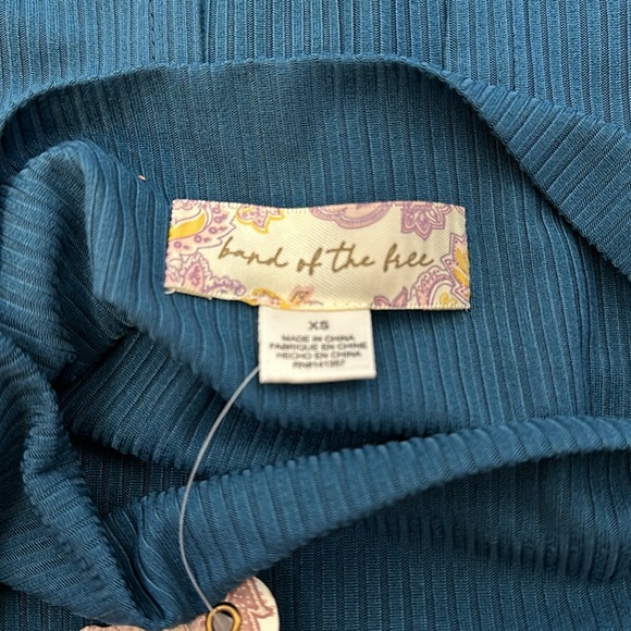 BAND OF THE FREE AVRIL TEAL MOCK NECK CROP TOP NWT - Picture 9 of 10